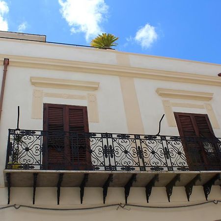 Апартаменты Palazzo Taormina Кастелламмаре-дель-Голфо Экстерьер фото