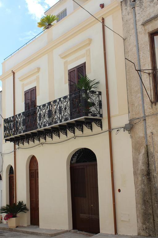 Апартаменты Palazzo Taormina Кастелламмаре-дель-Голфо Экстерьер фото
