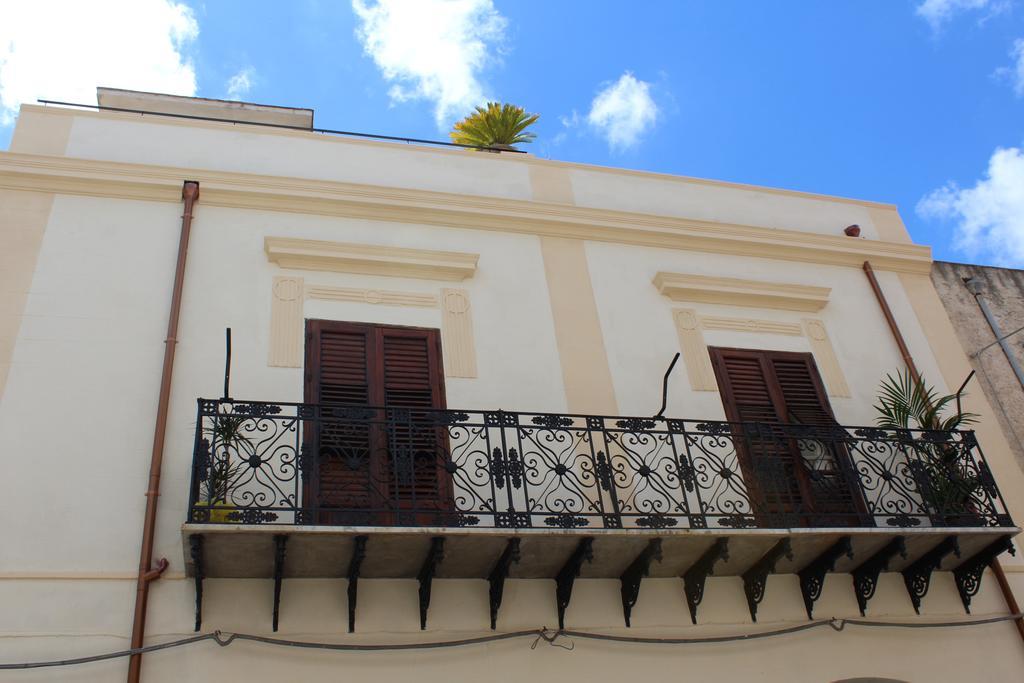 Апартаменты Palazzo Taormina Кастелламмаре-дель-Голфо Экстерьер фото
